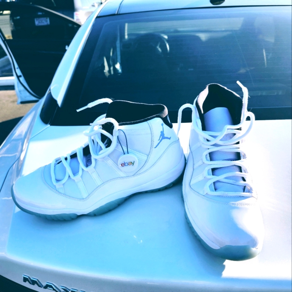 "JORDAN 11"... "LEGEND BLUES"..